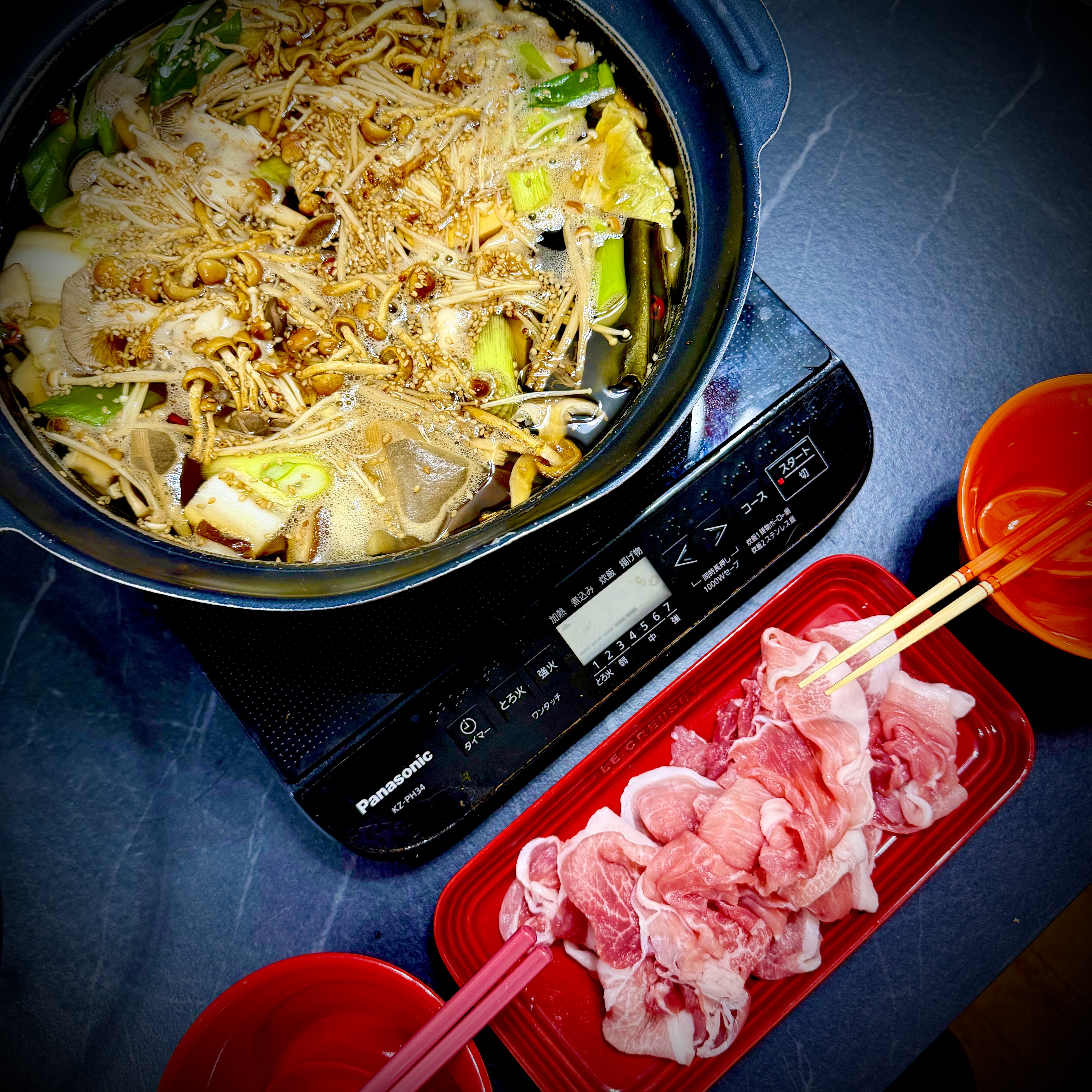 ６種キノコと豚ロースのしゃぶしゃぶ鍋